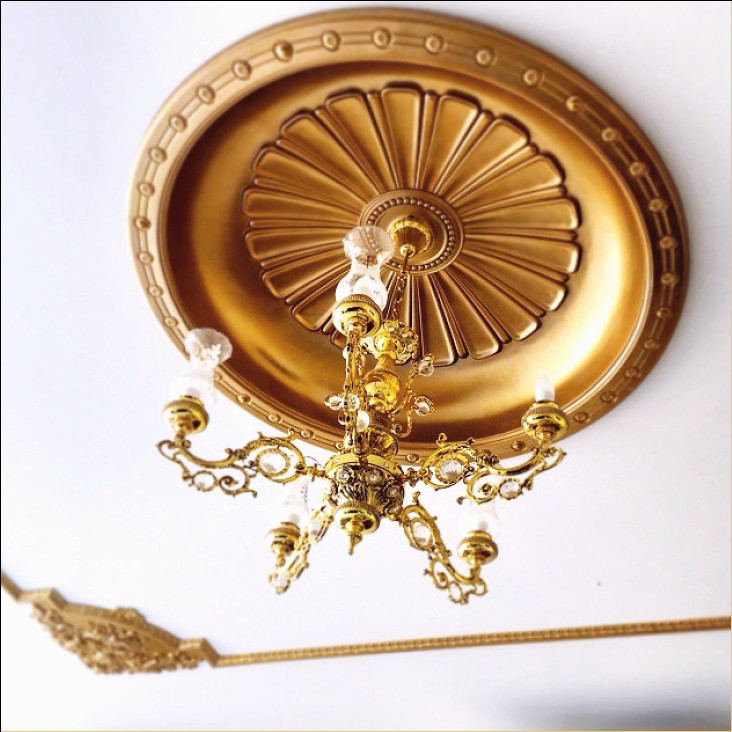 Vopsea aurie model dom tavan decor poliuretan model dom cupole vopsite auriu