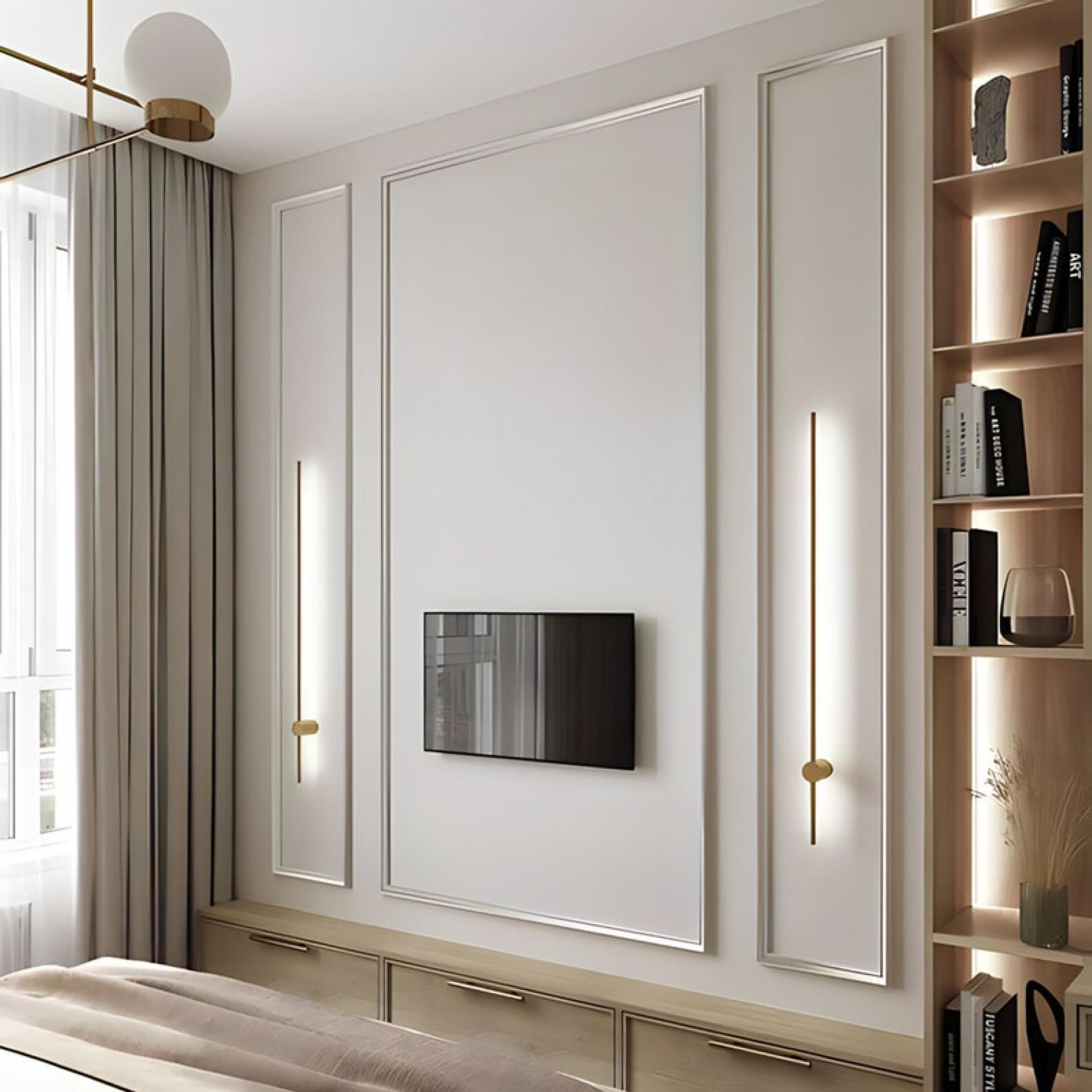 Perete TV modern decorat cu rame din poliuretan P85016, aplice liniare aurii și mobilier din lemn în tonuri bej.