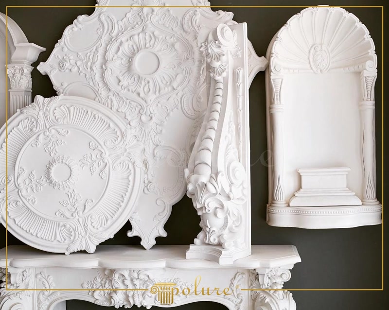 Compoziție cu elemente decorative din poliuretan alb: rozete tavan P7134 și P7174, consolă P6066 și nișă P08.