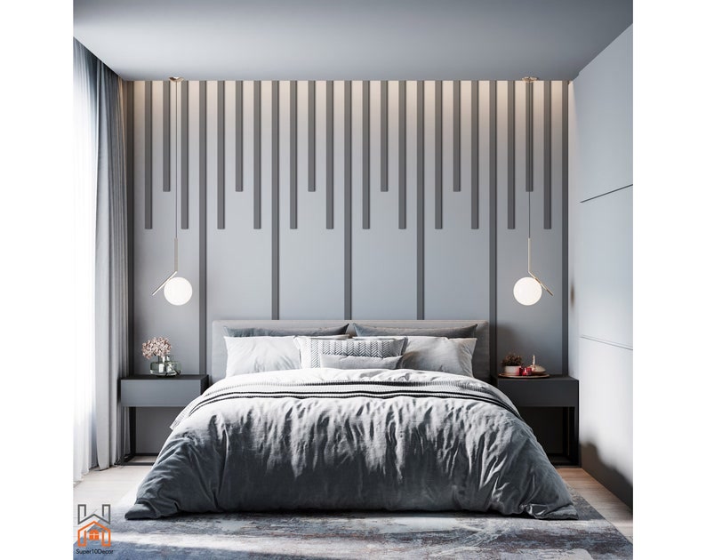 Perete de fundal în dormitor modern decorat cu baghete din poliuretan P851350 dispuse în ritm vertical asimetric.