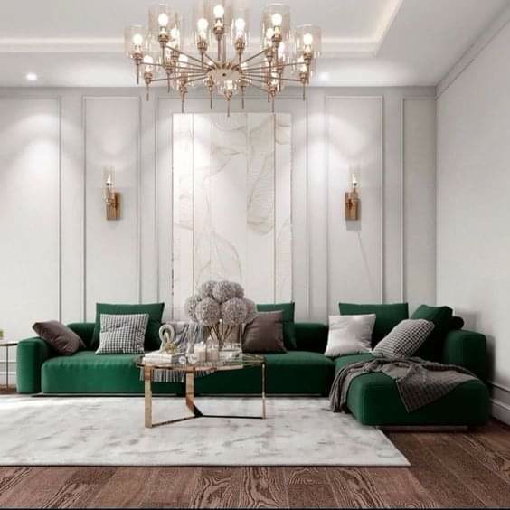 Ancadramente decorative din poliuretan P85008 pe perete gri în living modern cu canapea verde smarald