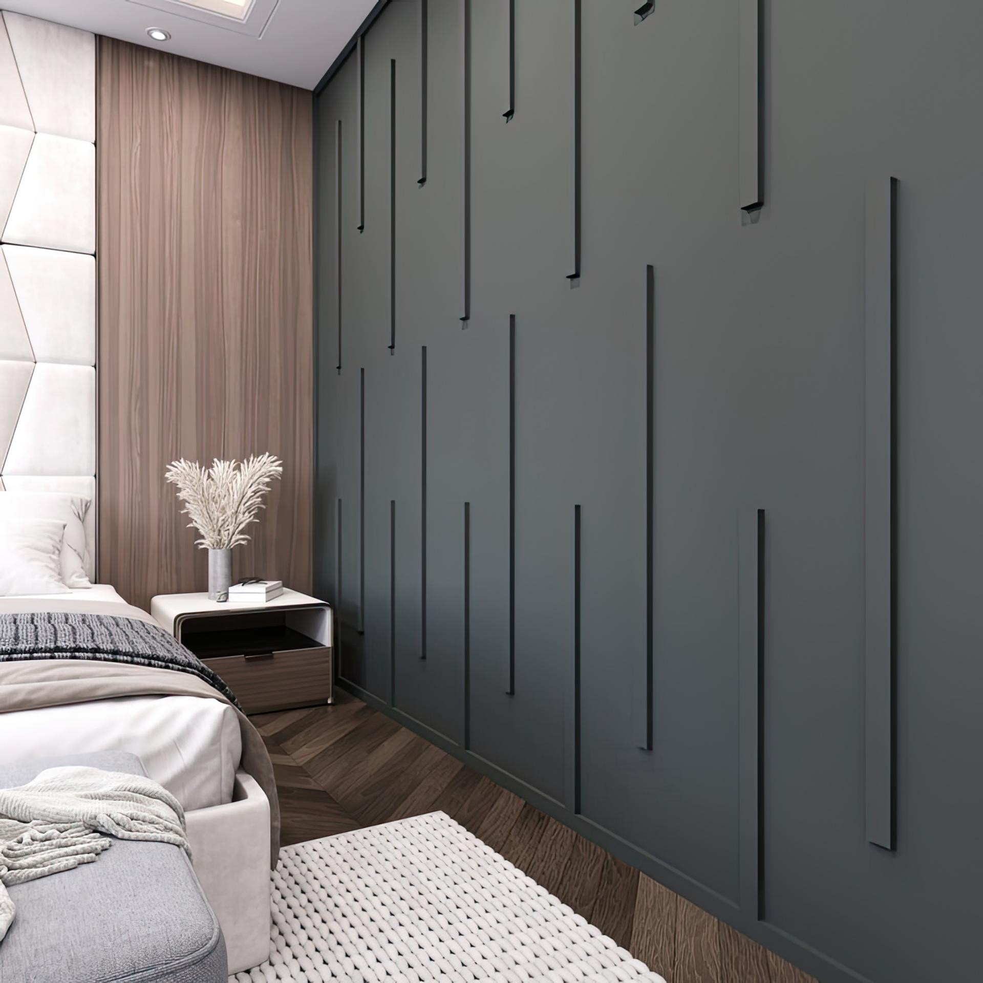 Perete de accent gri antracit decorat cu profile din poliuretan montate vertical în dormitor modern