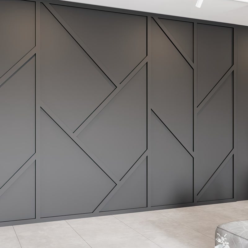 Perete decorativ antracit cu profile din poliuretan P851350 dispuse în linii geometrice asimetrice într-un salon modern.
