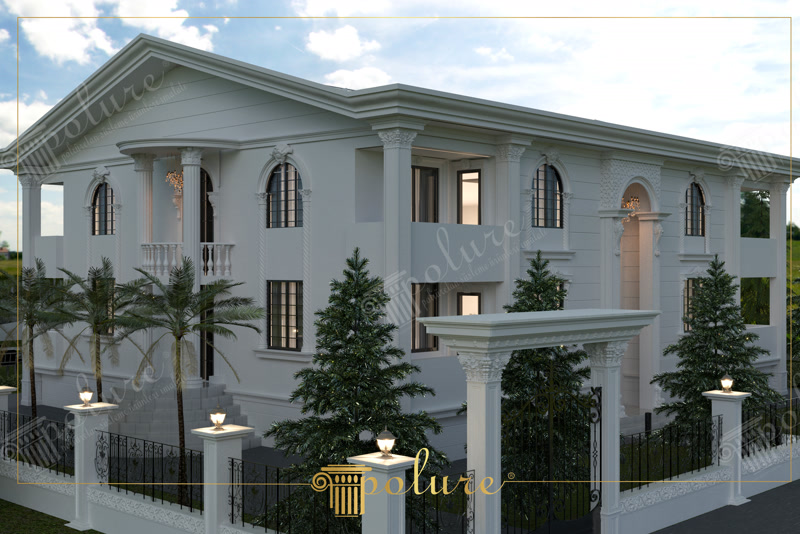 Fațadă de vilă albă în stil neoclasic cu coloane din poliuretan, ferestre boltite și gard decorativ iluminat.