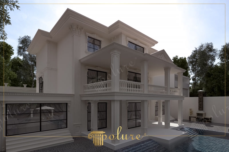 Fațadă albă de vilă clasică decorată cu coloane din poliuretan, balustrade la balcon și ancadramente geam.