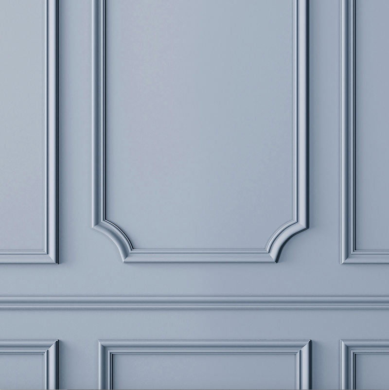 Panouri decorative din profil poliuretan P85016 cu colțar curbat P85016C pe perete albastru pastel în stil neo-clasic.