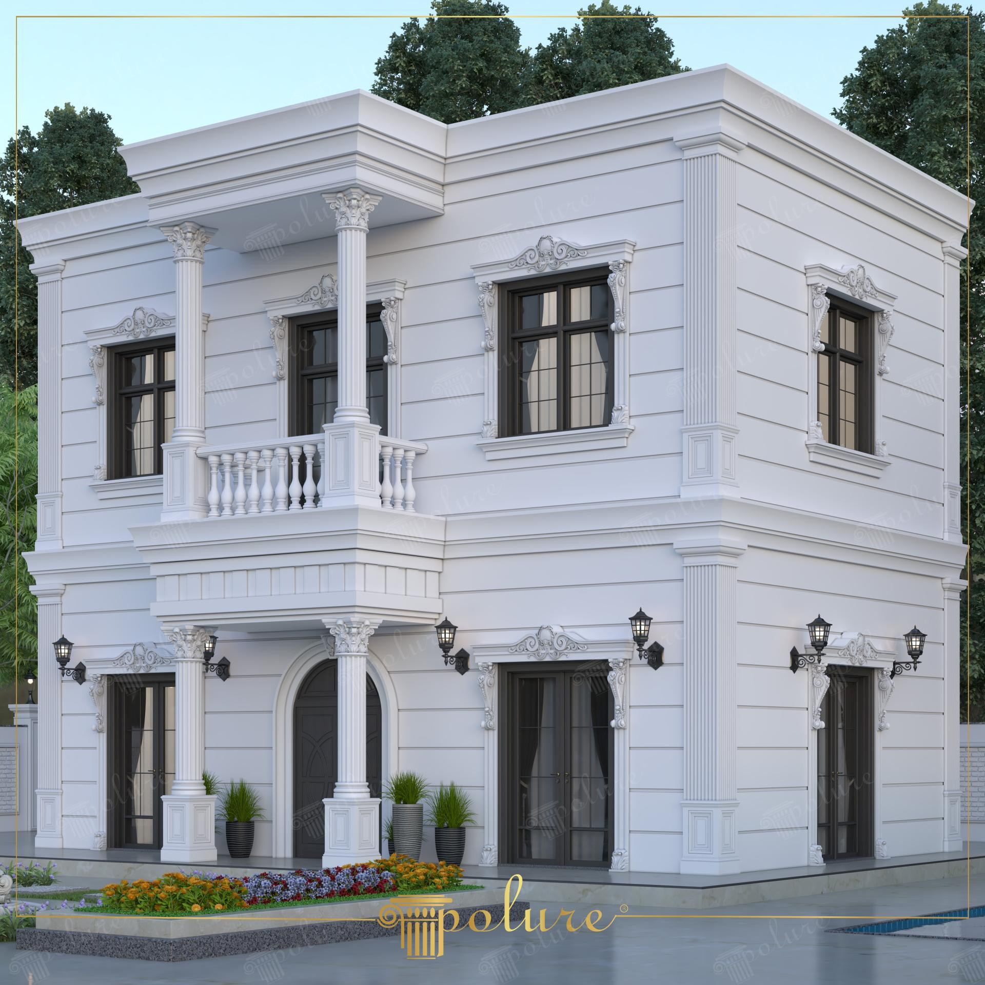 Fațadă albă de vilă neoclasică cu coloane din poliuretan, ancadramente decorative de ferestre și balcon cu balustradă.