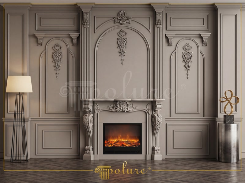 Perete decorat cu profiluri din poliuretan, șemineu decorativ P8403 și ornamente clasice în tonuri taupe.