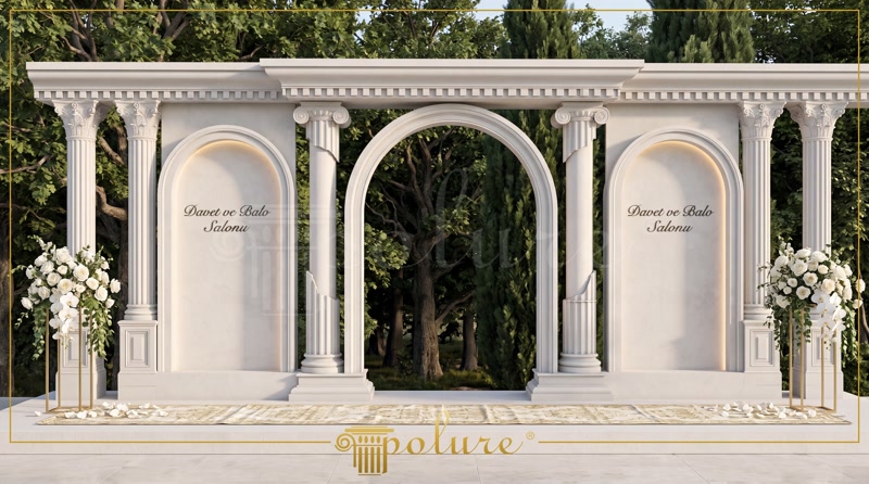 Arcadă monumentală și coloane decorative din poliuretan pe o fațadă exterioară pentru săli de evenimente.