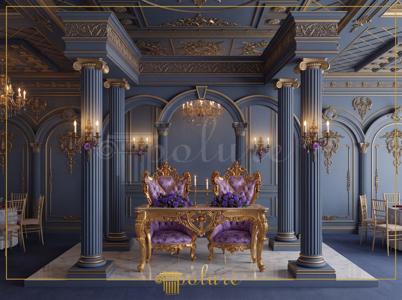 Decor interior neoclasic cu coloane canelate din poliuretan, arcuri decorative și detalii aurii pe fundal albastru.
