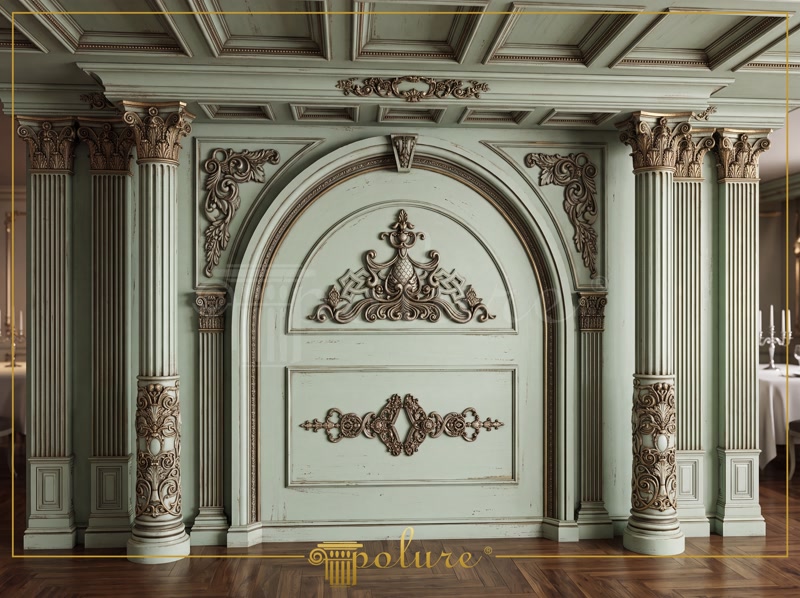 Perete decorativ neoclasic din poliuretan verde mentă cu coloane sculptate și arc ornamental auriu bronz.