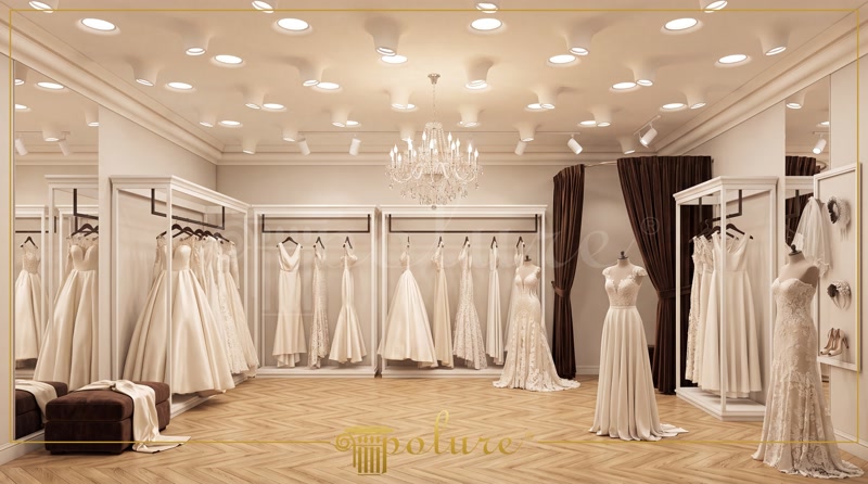 Tavan decorat cu profiluri din poliuretan pentru iluminat incastrat si spoturi intr-un salon comercial modern.