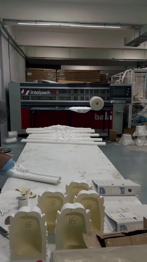 Profile decorative pregătite pentru ambalare și expediere