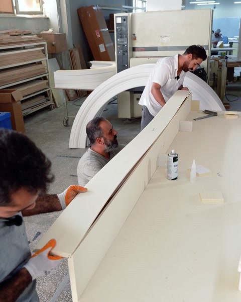 Finisarea marginii unui modul de arc alb