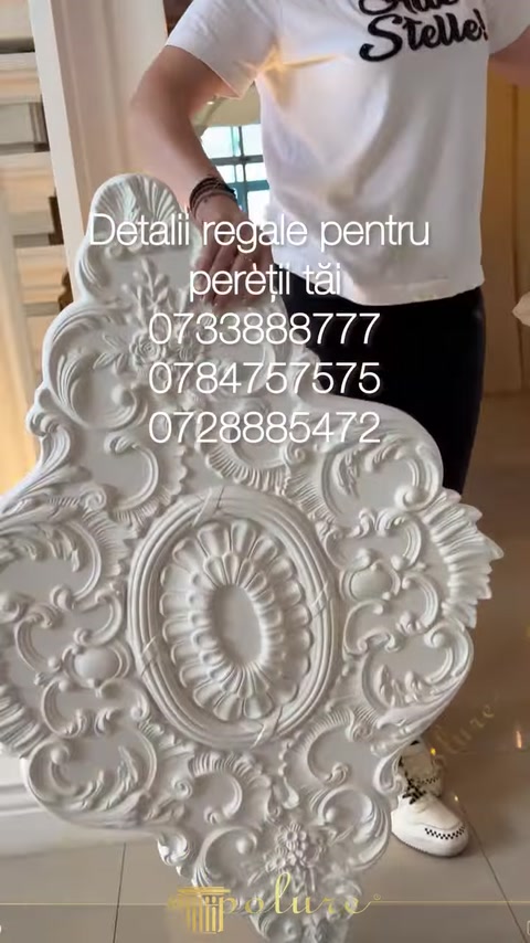 Model circular din poliuretan, decorat cu frunze și motive clasice
