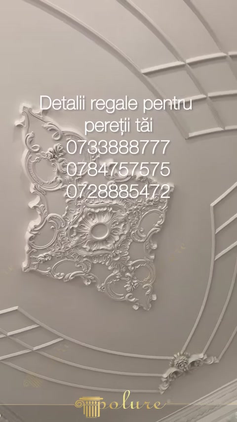 Rozetă montată pe tavan între profile decorative geometrice