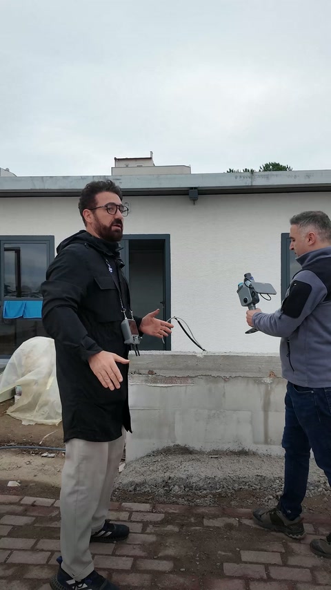 Prezentarea releveului începe în exteriorul clădirii aflate în lucru