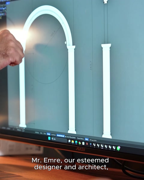 Arc semicircular și două coloane afișate pe ecranul de prezentare
