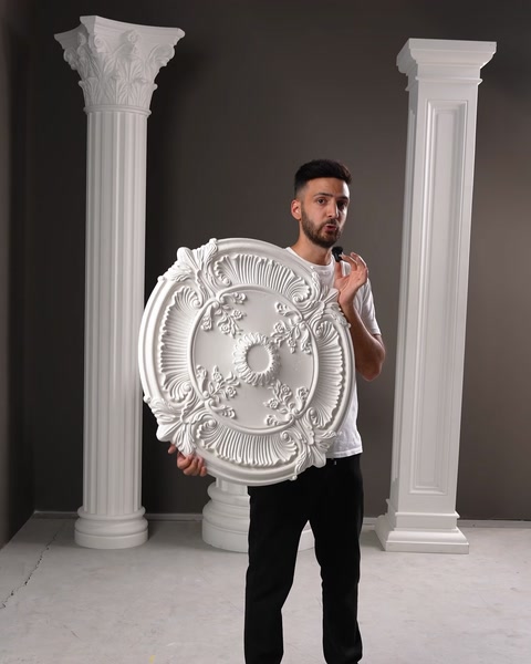 Rozetă decorativă de tavan cu model floral, mărime mare.