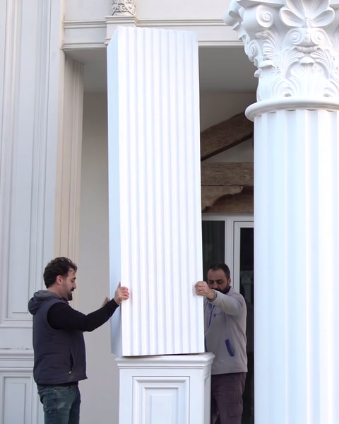 Coloane și capiteluri din poliuretan: dimensiuni monumentale, greutate redusă