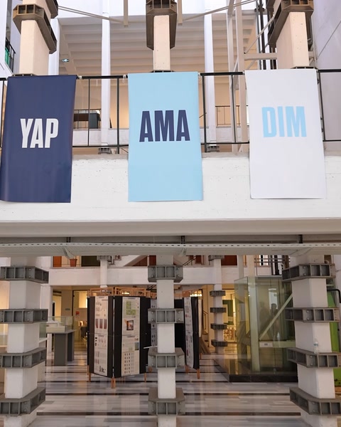 Holul universității găzduiește evenimentul dedicat arhitecturii și designului.