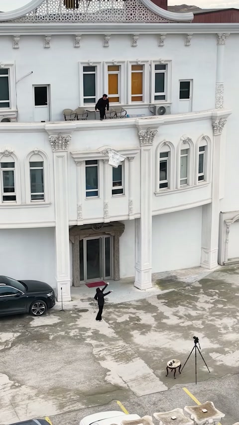 Grindă din poliuretan cu aspect de lemn: rezistentă și ușoară