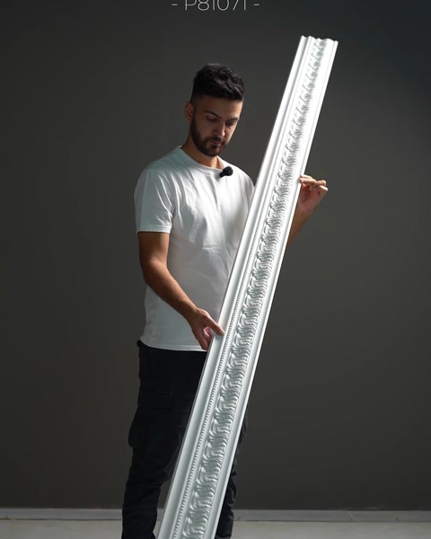 Cornișă îngustă cu model de dinți mici, profil din poliuretan.