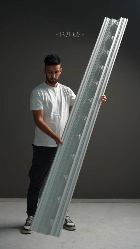 Profil decorativ îngust cu mai multe benzi reliefate paralele