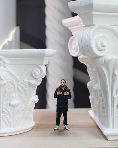 Detaliu al capitelurilor de coloane miniaturale realizate la scară 1 la 10.