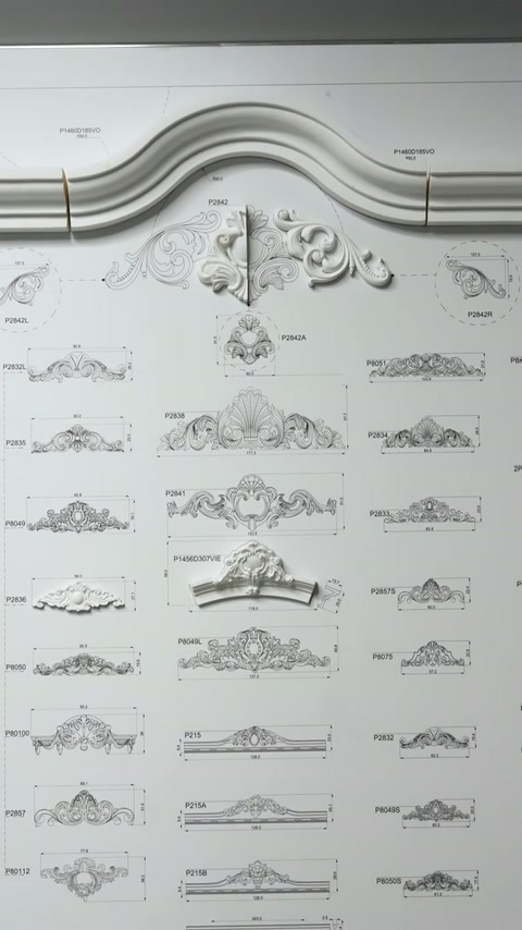 Două muluri ondulate traversează catalogul cu ornamente florale pentru cornișe.