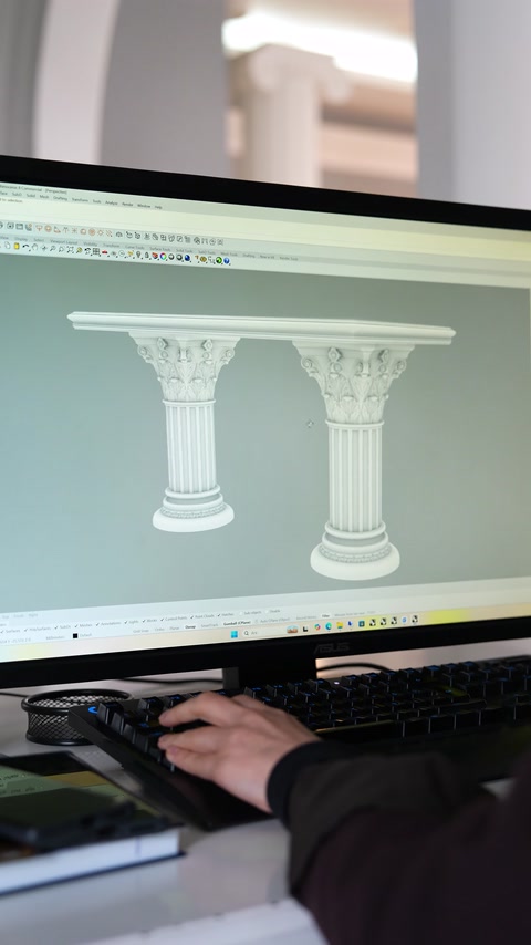 Modelarea 3D prezintă masa cu blat și coloane ornamentale.