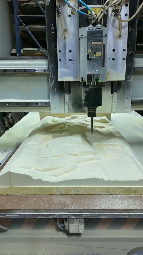 Prelucrarea mecanizată a modelului ornamental pe masa utilajului CNC
