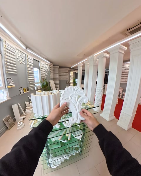 Detaliu al unei piese ornamentale mari din poliuretan