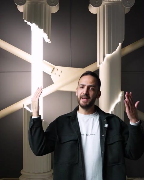 Transformați spațiul într-o operă de artă cu coloanele noastre iluminate cu LED și plexiglas