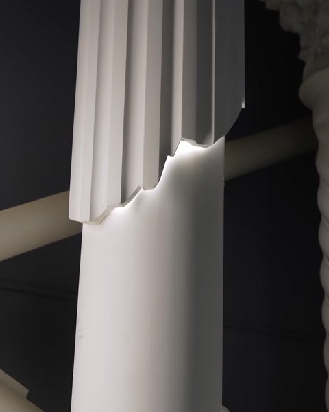 Transformați spațiul într-o operă de artă cu coloanele noastre iluminate cu LED și plexiglas — 0:41