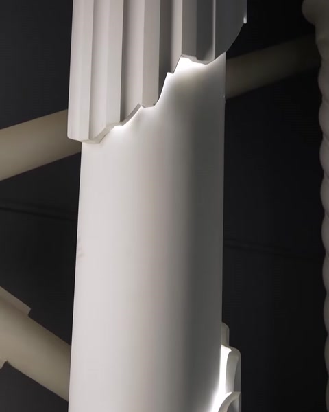 Transformați spațiul într-o operă de artă cu coloanele noastre iluminate cu LED și plexiglas — 0:43
