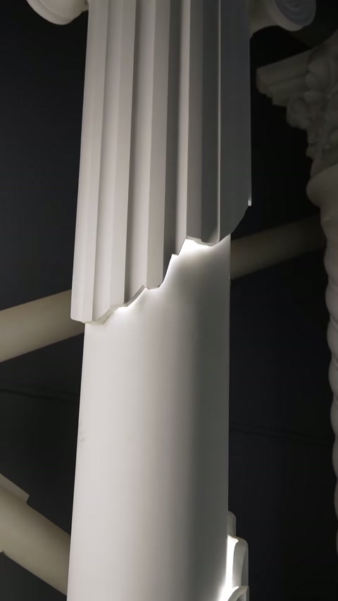 Transformați spațiul cu coloane iluminate cu LED și plexiglas