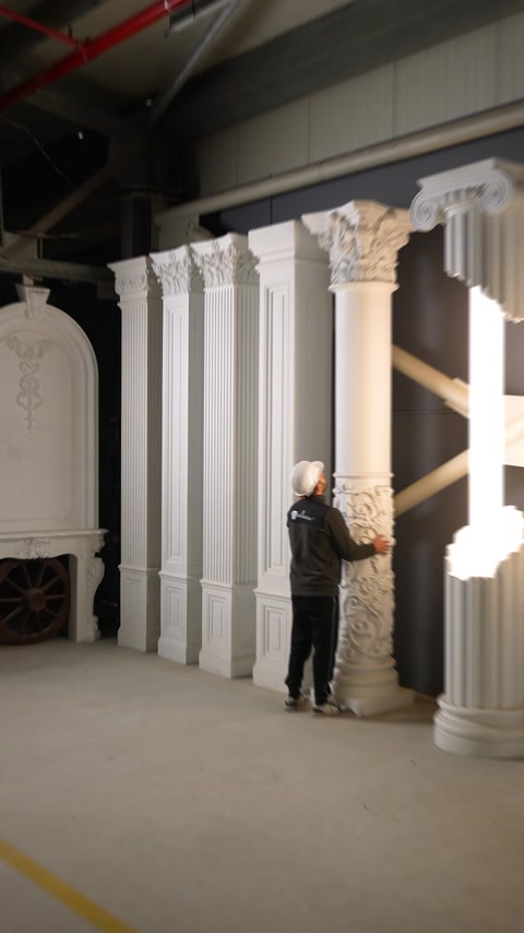 Coloane monumentale, surprinzător de ușoare, pentru decoruri grandioase