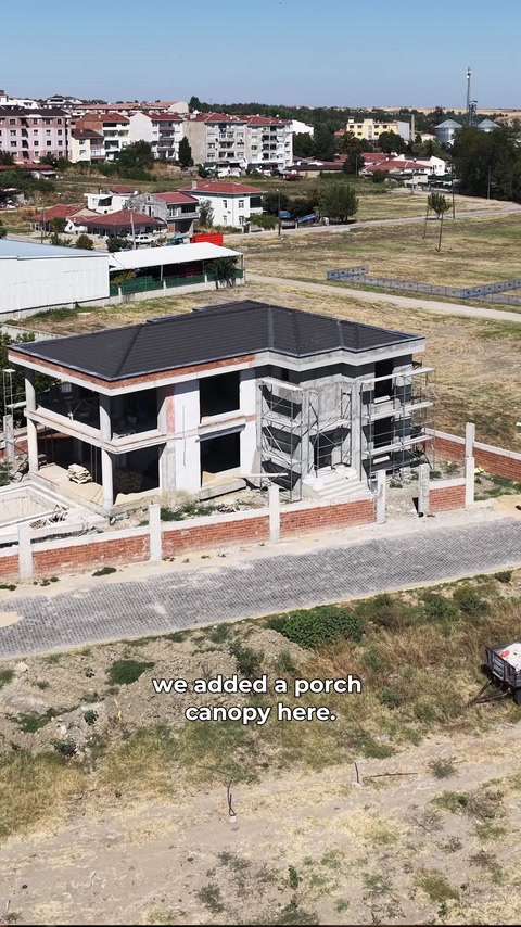 Perspectiva aeriană evidențiază locul viitoarei copertine de la intrare.