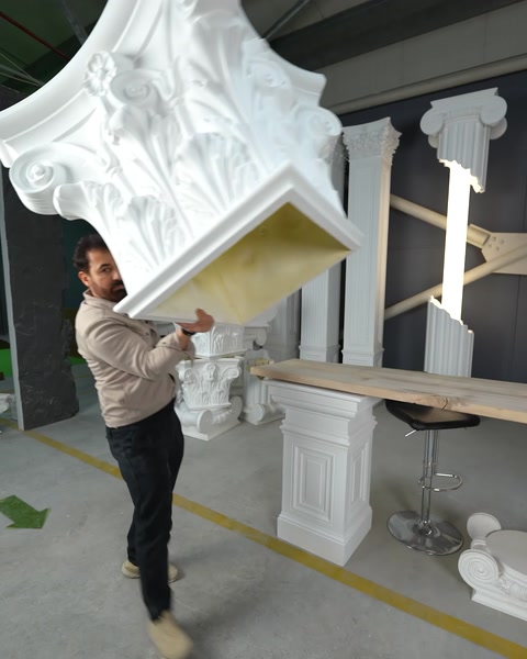 Montarea unui ornament volumetric pe o structură decorativă