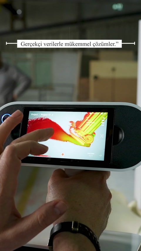 Prezentare pe telefon a unui model 3D pentru proiectare personalizată