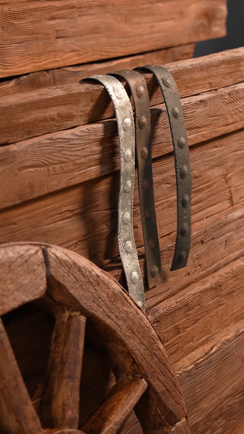 Grindă rustică din poliuretan cu benzi metalice decorative