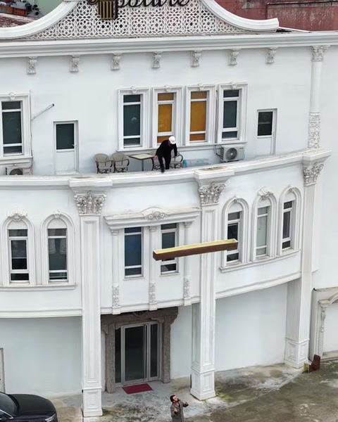 Eleganța Rustică a Lemnului, Durabilitatea Poliuretanului – Grinzi Decorative Polure