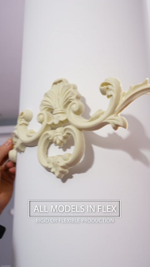 Ornament floral din poliuretan disponibil în variantă rigidă sau flexibilă.