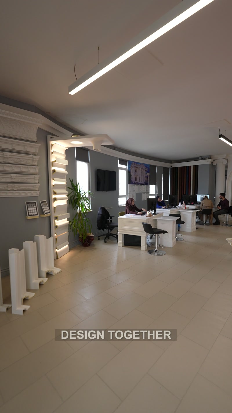 Coloane decorative, capiteluri și ancadramente în showroomul Polure