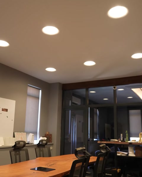 Design Modern și Iluminat Ambiental de Calitate Supremi — 0:34