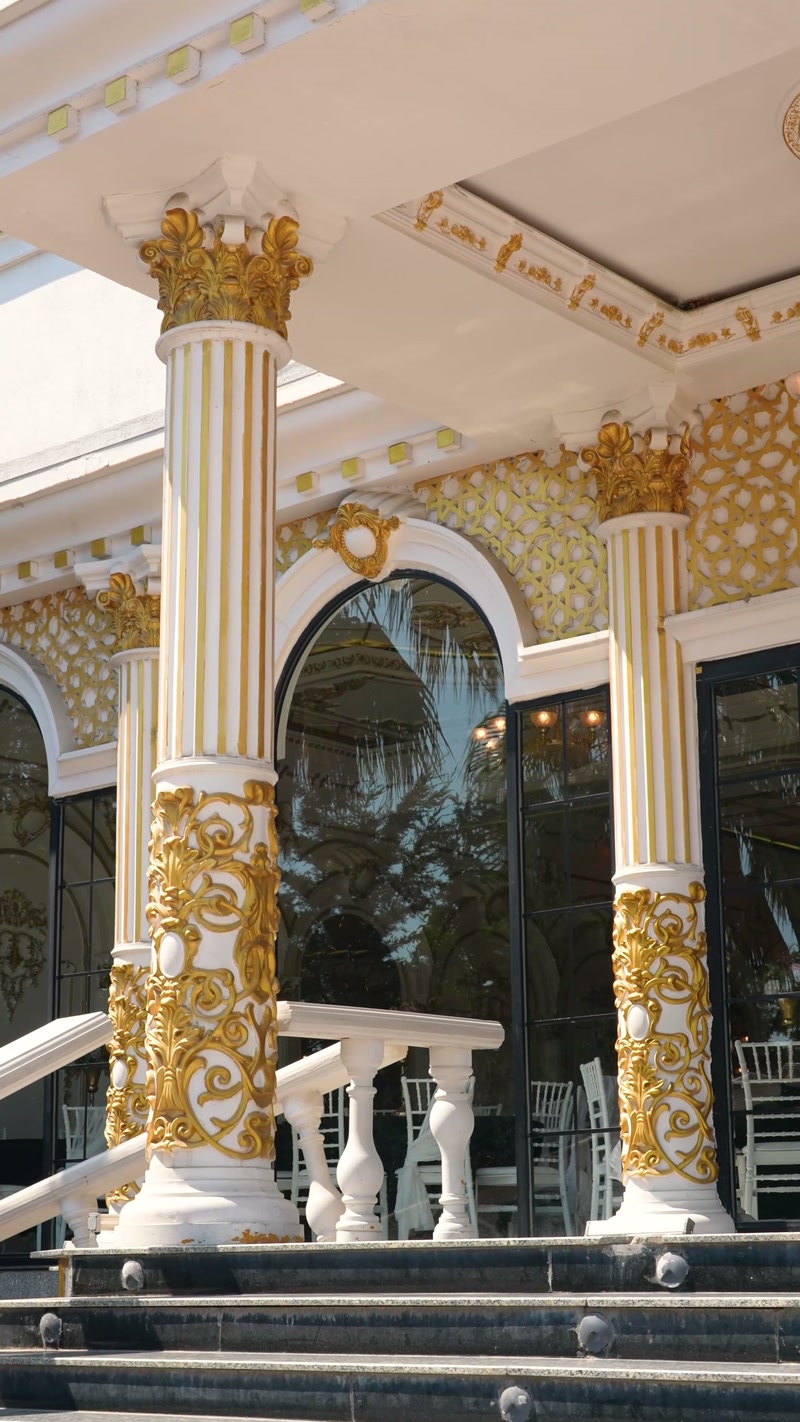 De la cerințe la montaj: coloane, arcade și ancadramente de fațadă